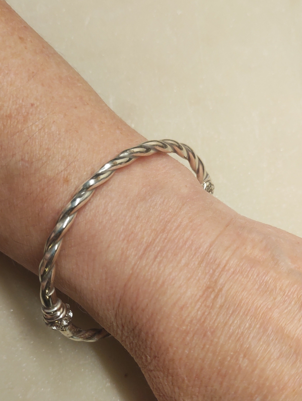 Brighton Shimmer Charm Hinged Bracelet JB2882 - Like New! - Picture 7 of 9
